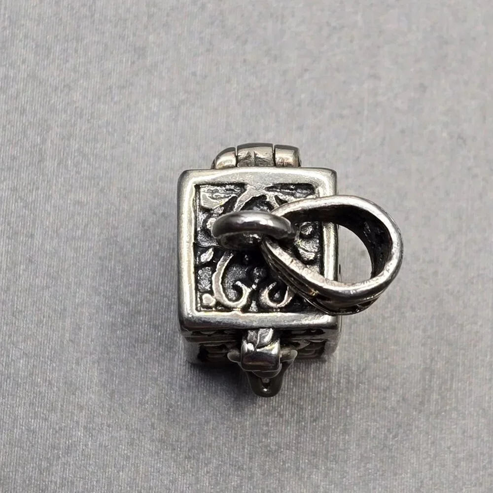 VTG 925 Sterling Silver 3D Prayer Box Pendant .75" Repoussé Design Signed DHS - Picture 7 of 12